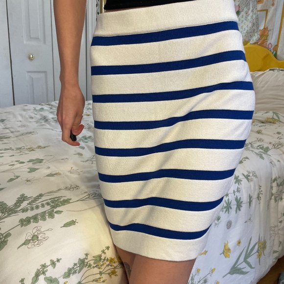 Y2K 90s striped white and blue knitted stretchy pencil skirt! - Picture 4 of 11